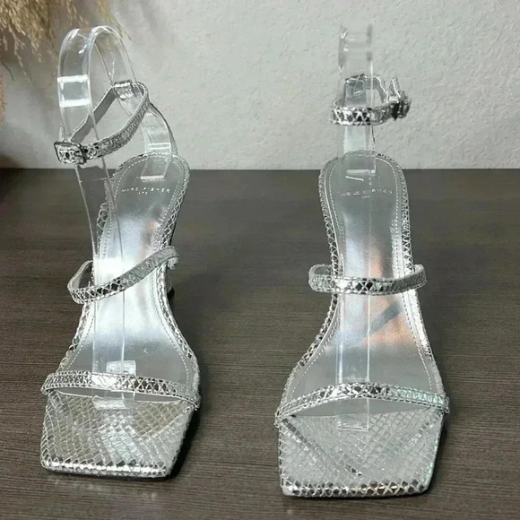 Marc Fisher Women's Dalida Embossed Strappy Sandals Size 7M - Picture 2 of 12